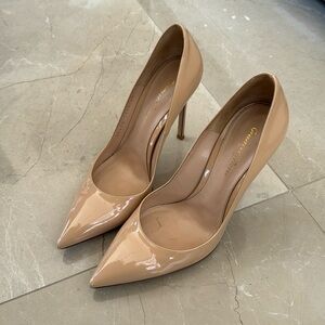 Gianvito Rossi nude patent leather heels